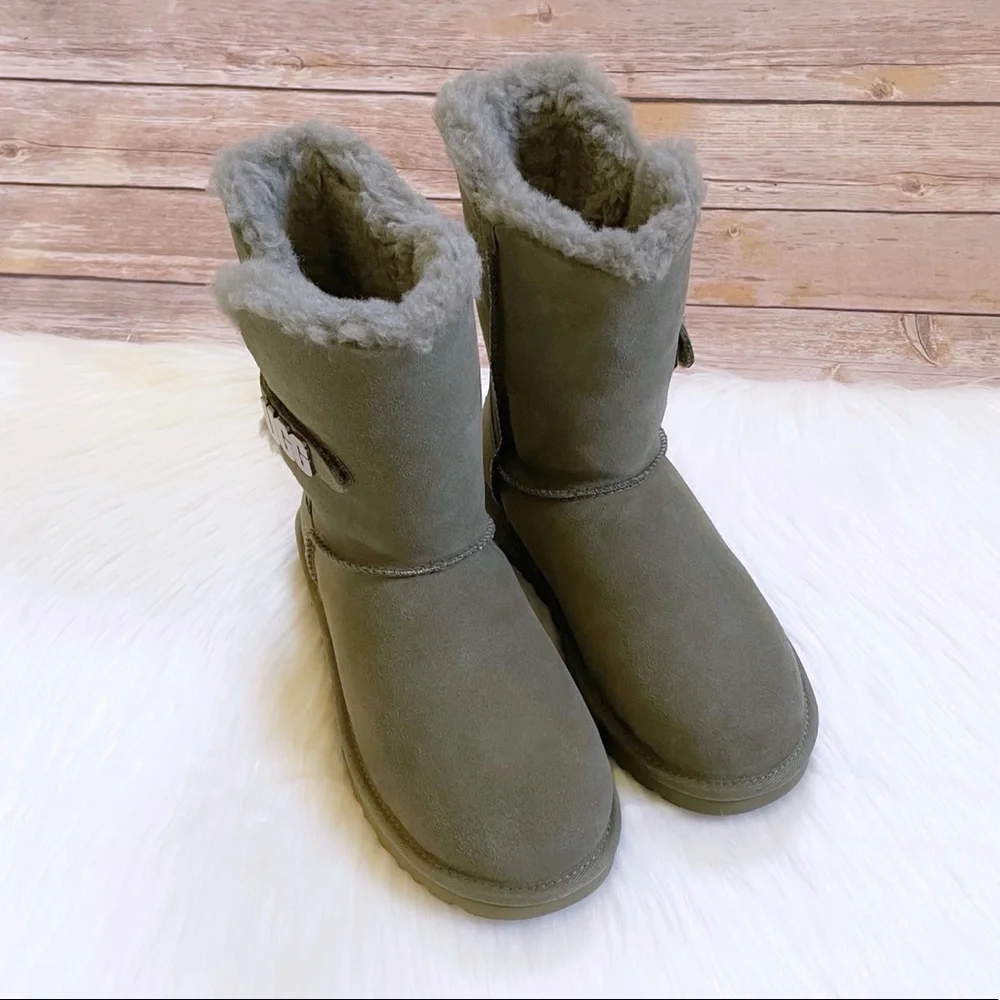 UGG Bailey UGG Metal Graphic Burnt Olive Suede Boots - Picture 3 of 10